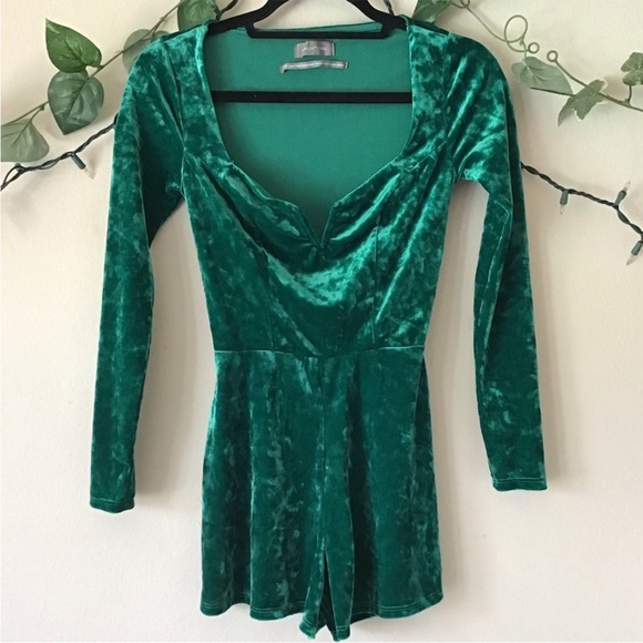 Urban Outfitters Sasha Emerald Green Crushed Velvet Romper XS - Picture 3 of 3